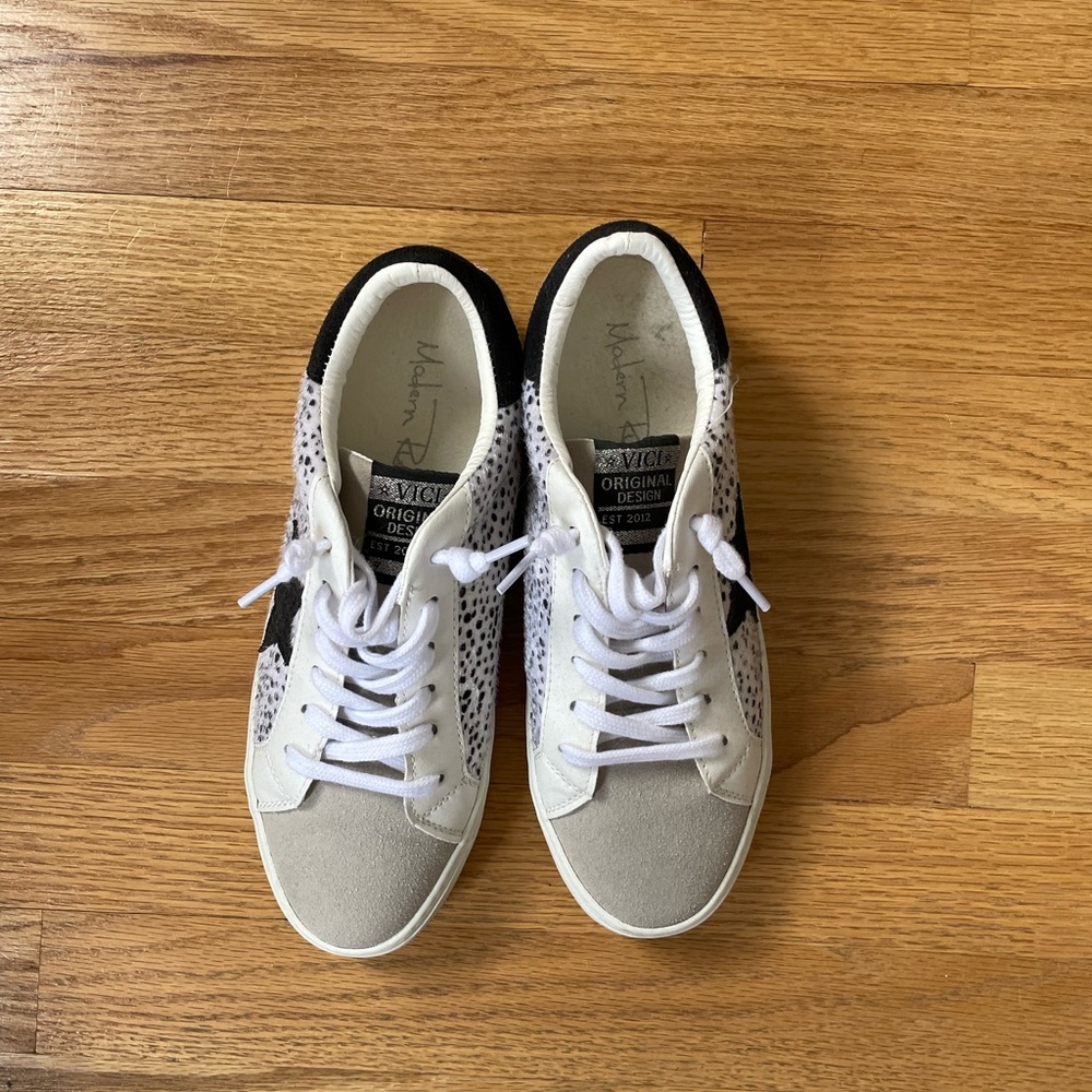 Vici dolls sneakers (golden goose look alike)